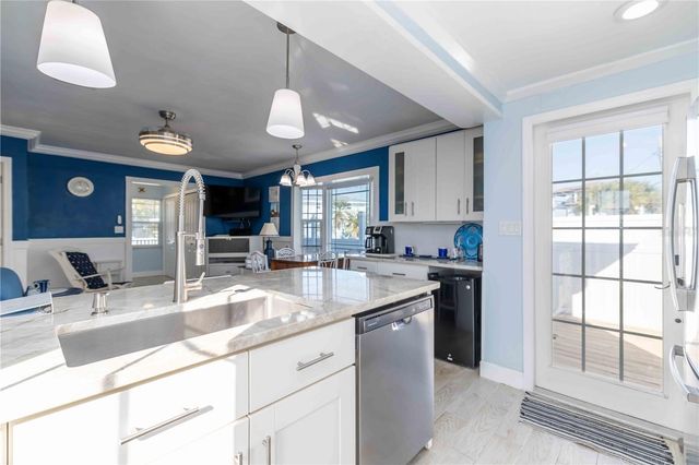 111 9TH STREET N, Bradenton Beach, FL 34217