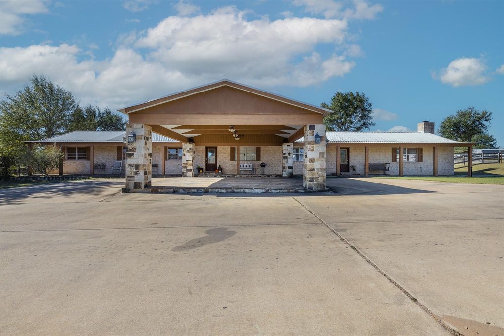 1611 Koy Road RD, Bellville, TX 77418