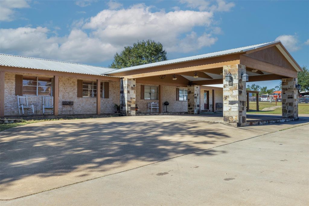 1611 Koy Road RD, Bellville, TX 77418