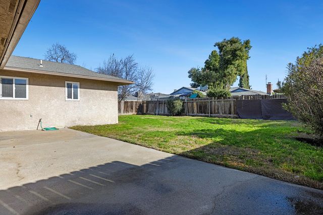 1427 Pierce Drive, Clovis, CA 93612