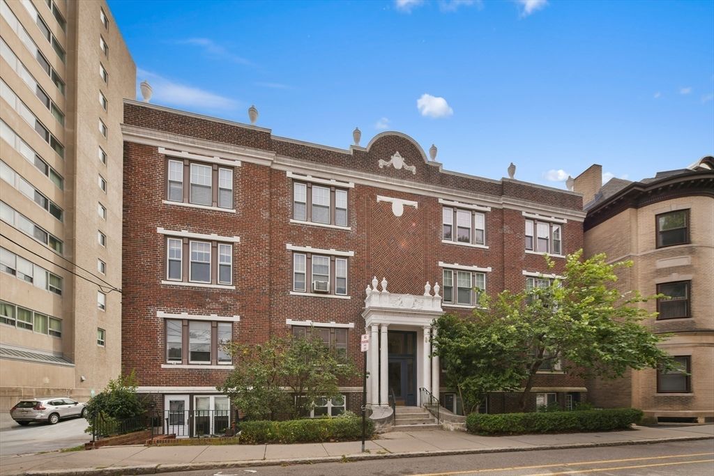 125 Park St 6, Brookline, MA 02446