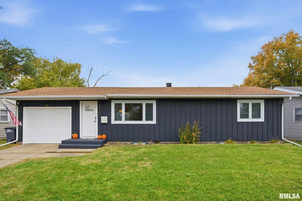2612 CRESTVIEW Drive, Bettendorf, IA 52722