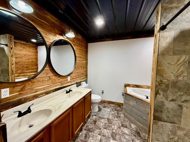 17456 Solo Road, Houston, MO 65483