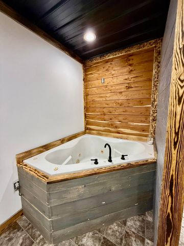 17456 Solo Road, Houston, MO 65483