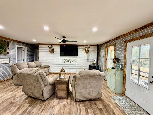 17456 Solo Road, Houston, MO 65483