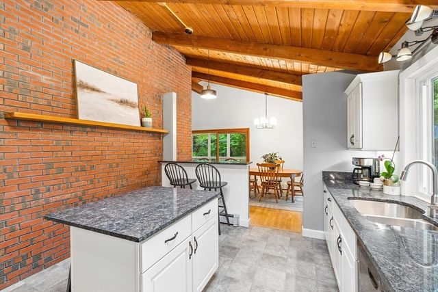10 Lowell Dr, Stow, MA 01775