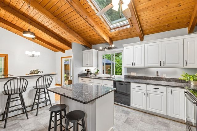 10 Lowell Dr, Stow, MA 01775
