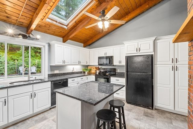 10 Lowell Dr, Stow, MA 01775