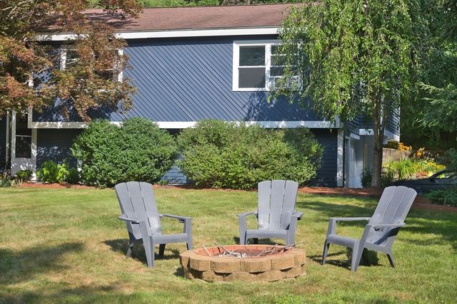 10 Lowell Dr, Stow, MA 01775