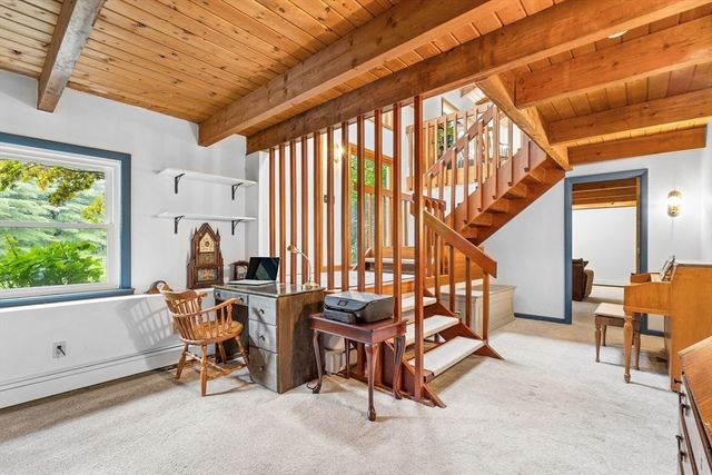 10 Lowell Dr, Stow, MA 01775