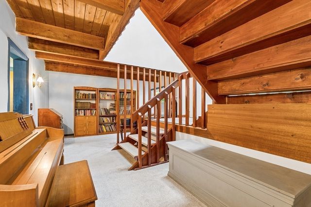 10 Lowell Dr, Stow, MA 01775