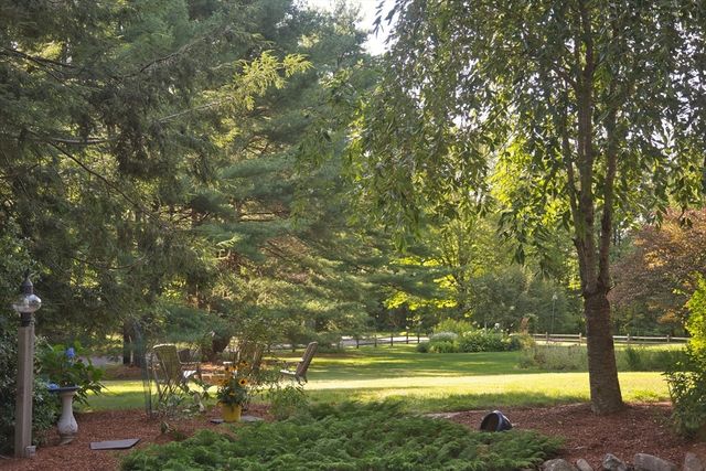 10 Lowell Dr, Stow, MA 01775
