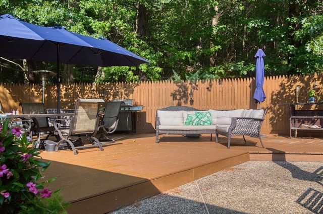 10 Lowell Dr, Stow, MA 01775
