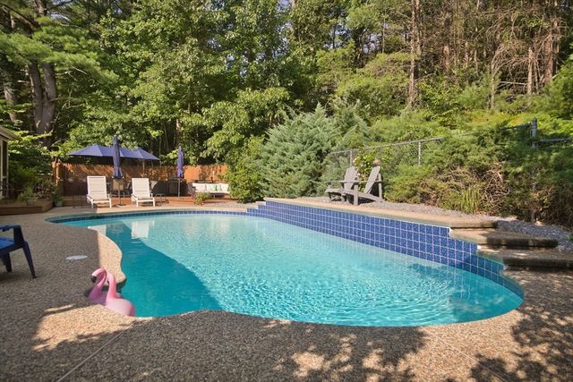 10 Lowell Dr, Stow, MA 01775