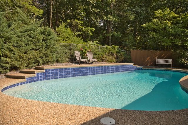 10 Lowell Dr, Stow, MA 01775