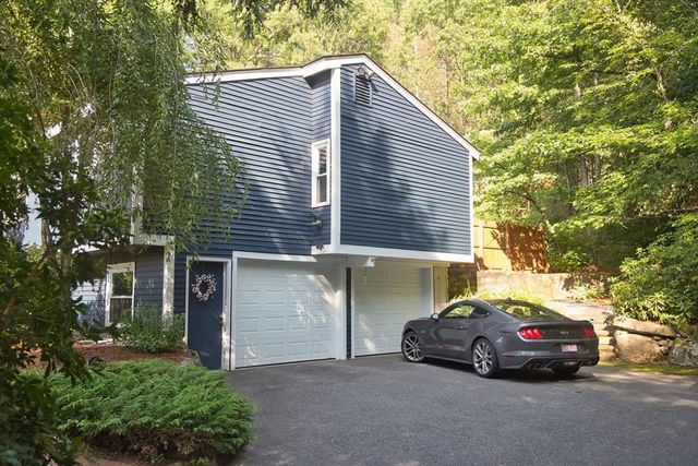 10 Lowell Dr, Stow, MA 01775