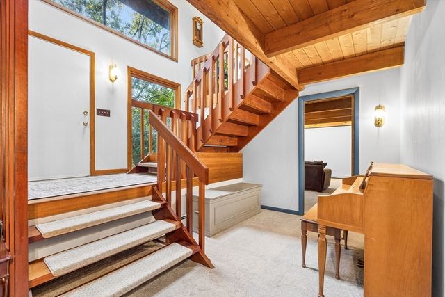10 Lowell Dr, Stow, MA 01775