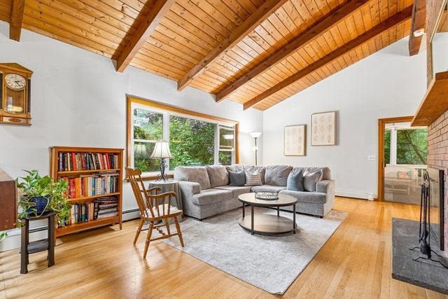 10 Lowell Dr, Stow, MA 01775