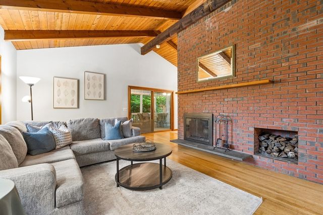 10 Lowell Dr, Stow, MA 01775