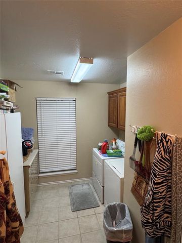 1560 Twin Spires Trail, Guthrie, OK 73044