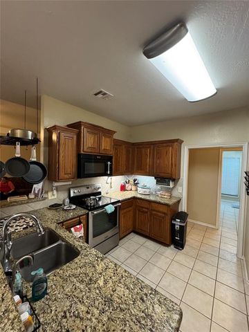 1560 Twin Spires Trail, Guthrie, OK 73044