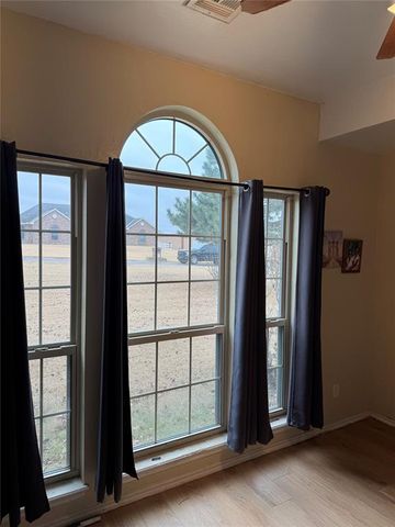 1560 Twin Spires Trail, Guthrie, OK 73044