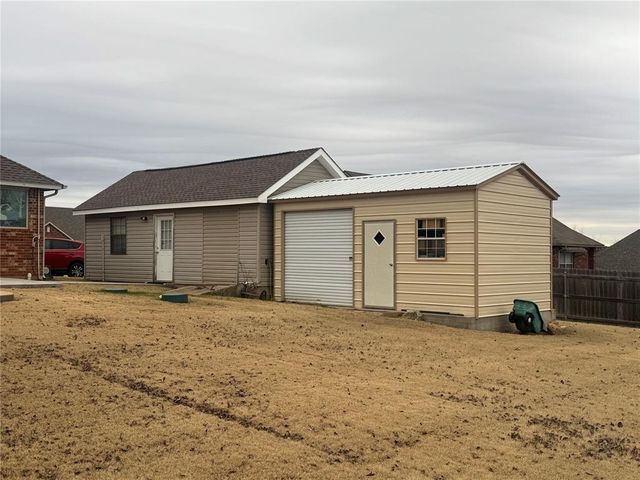 1560 Twin Spires Trail, Guthrie, OK 73044