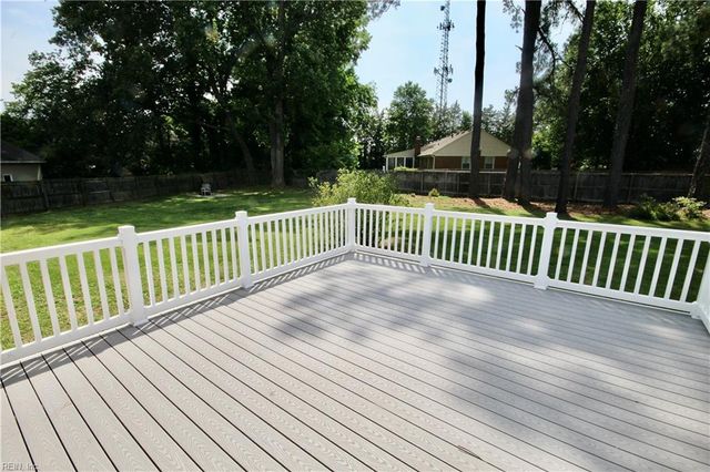 708 Caravelle DR, Chesapeake, VA 23322