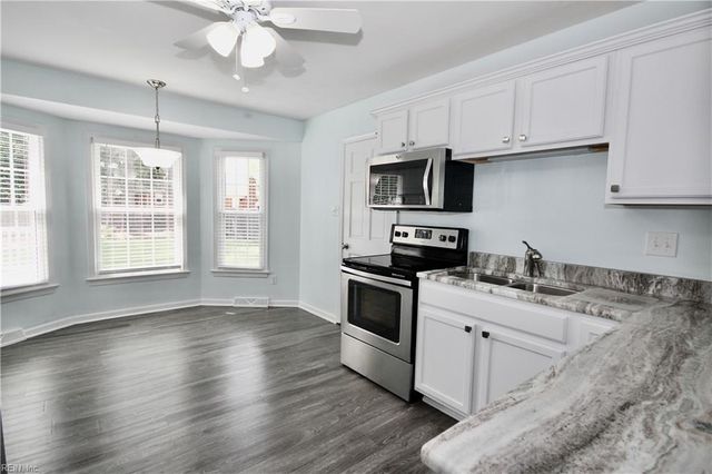 708 Caravelle DR, Chesapeake, VA 23322