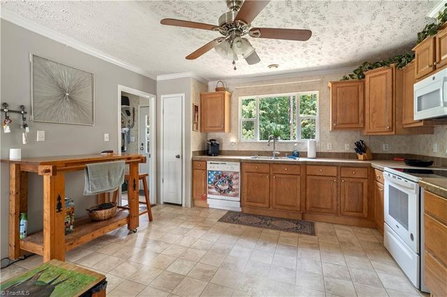 149 Bonkin Lake Road, Mocksville, NC 27028
