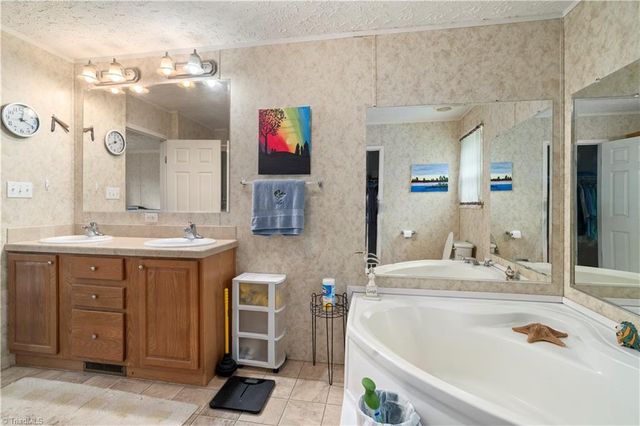149 Bonkin Lake Road, Mocksville, NC 27028