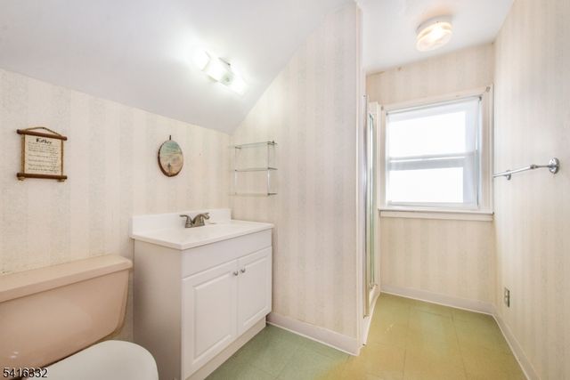 274 Dewey Ave, Totowa Boro, NJ 07512