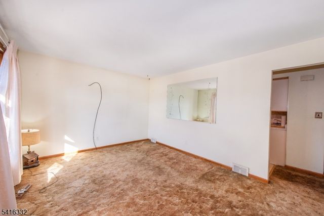 274 Dewey Ave, Totowa Boro, NJ 07512