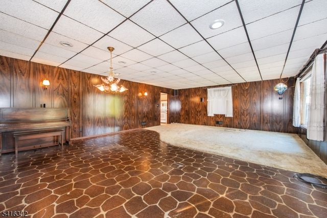 274 Dewey Ave, Totowa Boro, NJ 07512