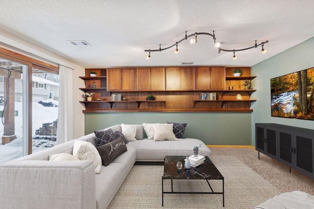 1180 Timbershore Lane, Eagan, MN 55123