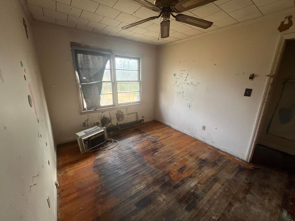 Image 12 of property listing at 1981 Great Falls Highway, Blackstock, SC 29014