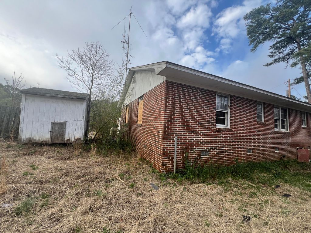 Image 4 of property listing at 1981 Great Falls Highway, Blackstock, SC 29014