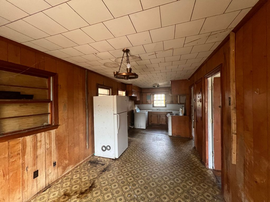 Image 8 of property listing at 1981 Great Falls Highway, Blackstock, SC 29014