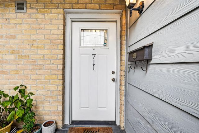 711 Worthshire Street, Houston, TX 77008