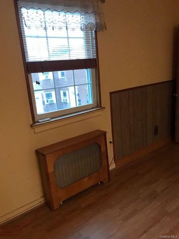 261-29 langston ave b, Glen Oaks, NY 11004