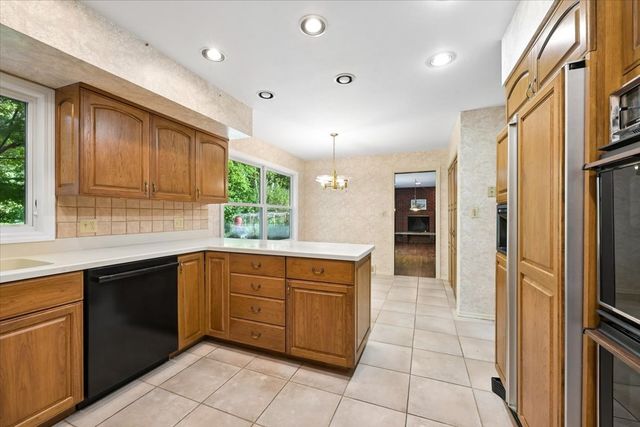 937 Sutton Drive, Northbrook, IL 60062