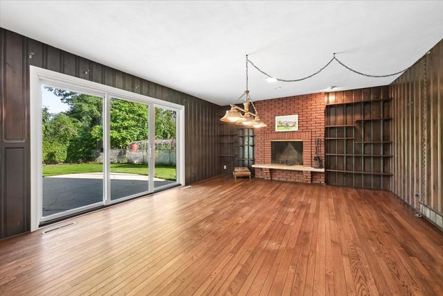 937 Sutton Drive, Northbrook, IL 60062