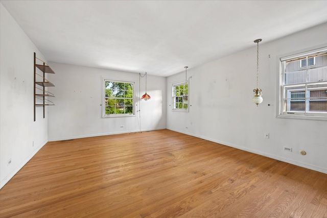 937 Sutton Drive, Northbrook, IL 60062
