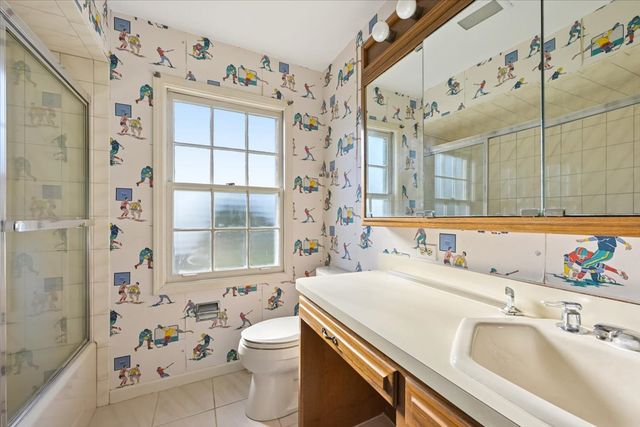 937 Sutton Drive, Northbrook, IL 60062