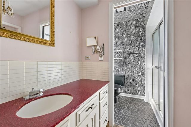 937 Sutton Drive, Northbrook, IL 60062