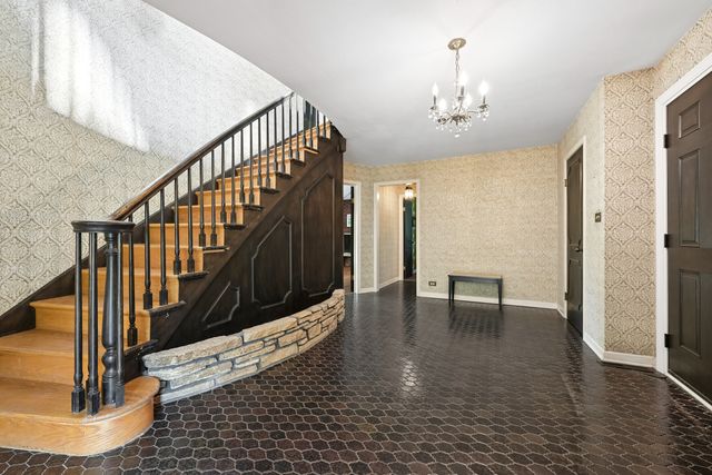 937 Sutton Drive, Northbrook, IL 60062