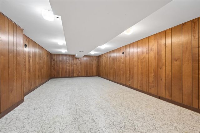 937 Sutton Drive, Northbrook, IL 60062