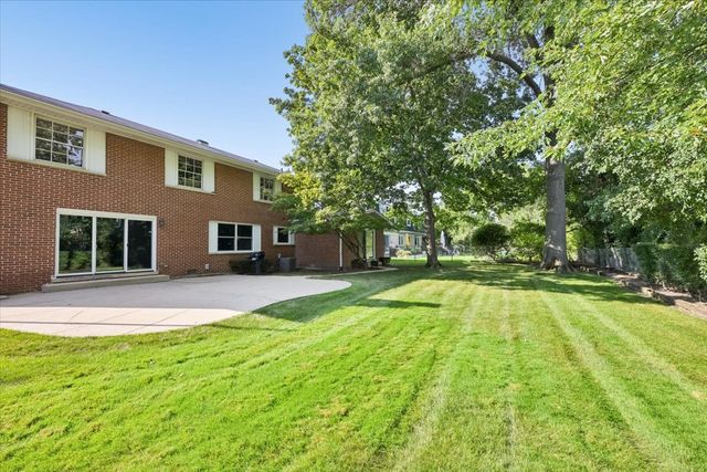 937 Sutton Drive, Northbrook, IL 60062