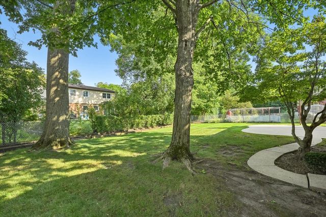 937 Sutton Drive, Northbrook, IL 60062