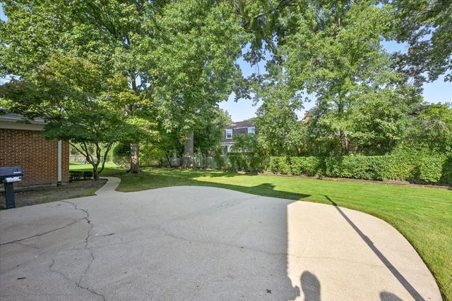 937 Sutton Drive, Northbrook, IL 60062